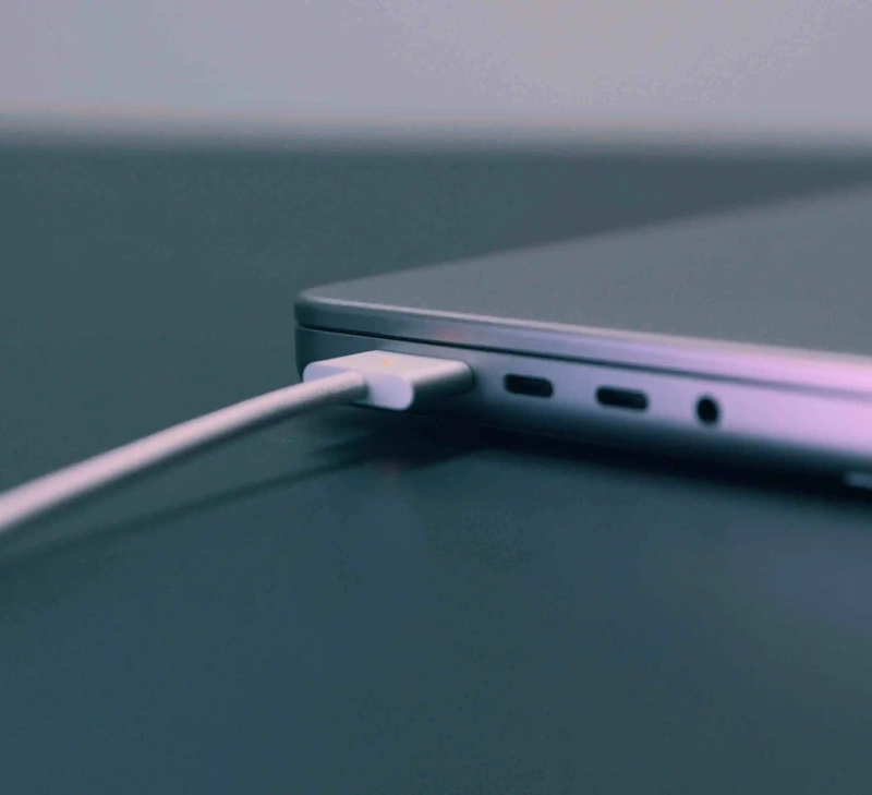 Макбук не заряжается, что делать?