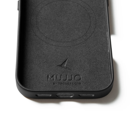 Mujjo чехол для iPhone 17 Full Leather Case MagSafe (черный) MUJJO-CL-060-BK